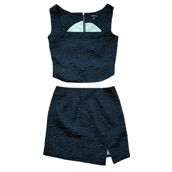 4SI3NNA Dresses & Skirts - 4SI3NNA black textured miniskirt set